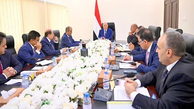 رئيس مجلس القيادة يجتمع بلجنة إدارة الأزمات